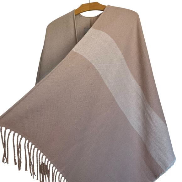 Soia & Kyo Woven Scarfigan Fringe Wrap Poncho Color Block Pink Cream One Size - Picture 6 of 7